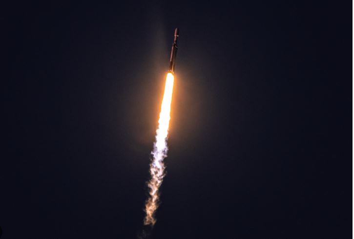 SpaceX Breaks Orbital Record With Dual Falcon 9 Launches Just 38 Minutes Apart