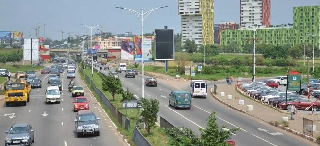 Traffic moving along a major highway corridor in Accra, Ghana.
